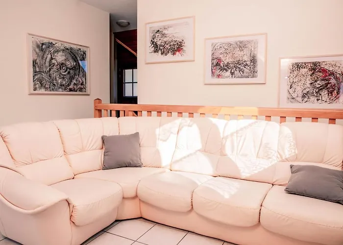 Restaurant Domaine De Basil 호텔 3*